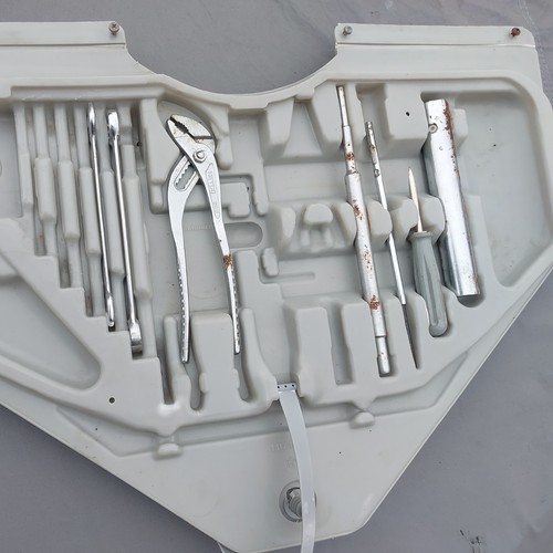 Bmw e24 635csi tool kit - bmw,