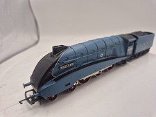 HORNBY 'OO' GAUGE R304 LNER BLUE 4-6-2 CLASS A4 4468 'MALLARD' LOCOMOTIVE