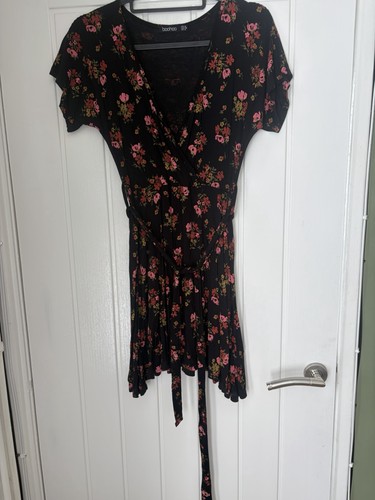 Boohoo black pink neck wrap - black,
