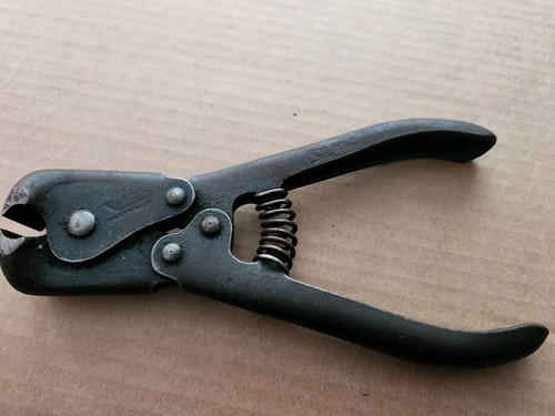 Footprint top edge - footprint, 7"