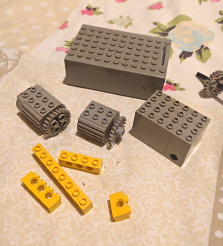 Vintage technical lego motor - lego,