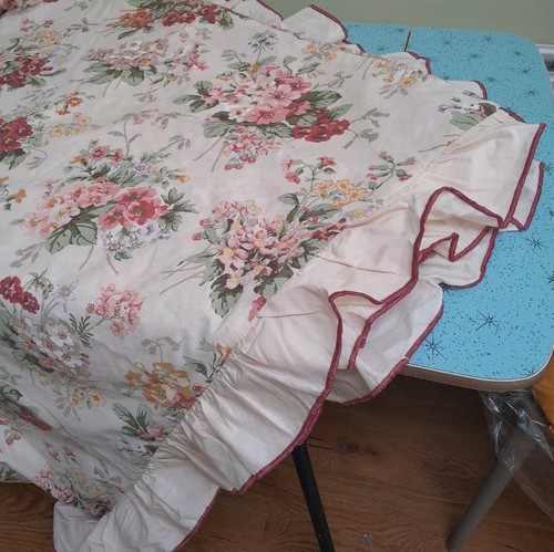 Vintage king size frilled - king,