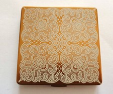 Vintage 1960's Vogue Vanities Lace Design Gold Tone Square Loose Powder Compact