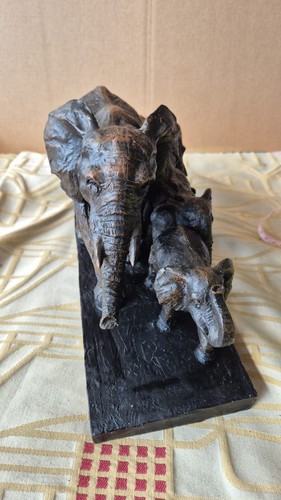 Libra bronze elephant parade