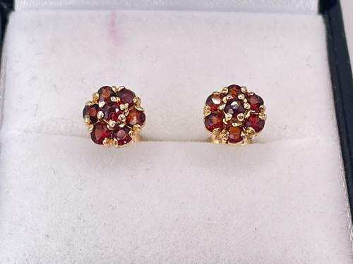 9ct gold hallmarked - 9ct, garnet