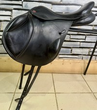 17 1/2” W-XW Changeable Gullet Kent & Masters Monoflap Jump Saddle - Black