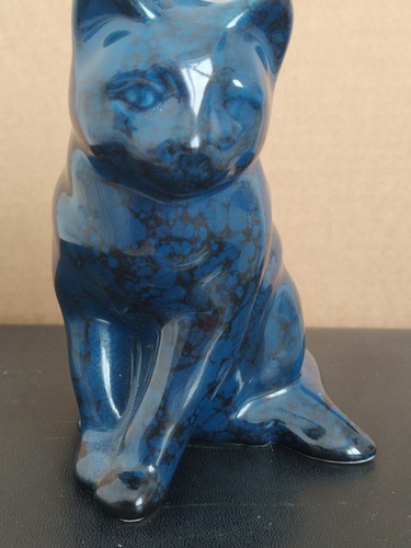 Sitting sapphire cat figurine - sapphire,