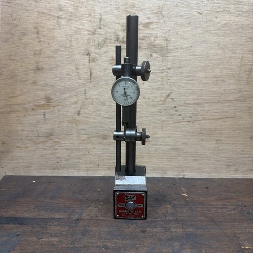 Eclipse magnetic clock stand