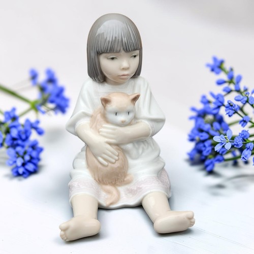 Nao lladro girl hugging cat - nao,