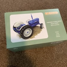 UNIVERSAL HOBBIES 2902 1:16