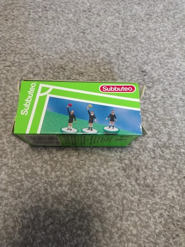 Subbuteo 61107 linesmen and - subbuteo,