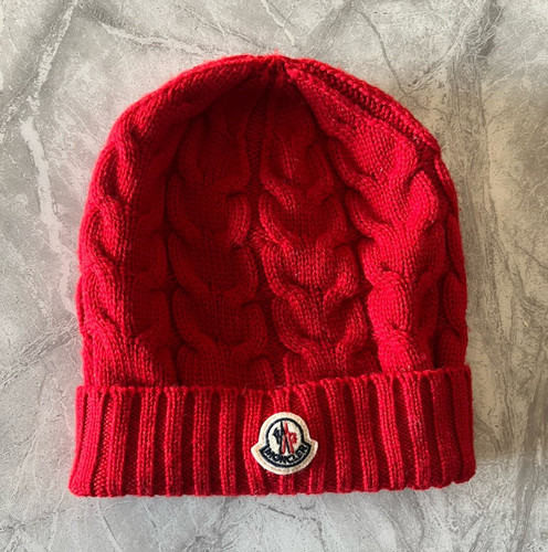 Moncler red cable knit beanie - red,