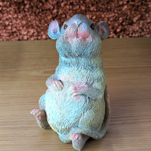 Grey sitting mouse resin - sitting,