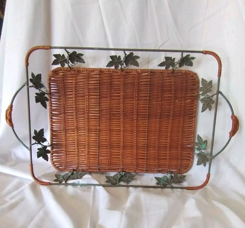 Wicker metal serving or - &,