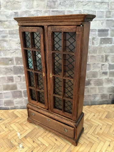 Dolls house scale - dolls, 1/12