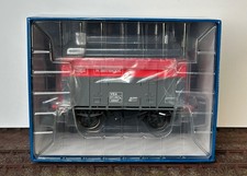 Dapol O Gauge 7F-049-003 VEA 12t goods van (vanwide) Railfreight red/grey 230117