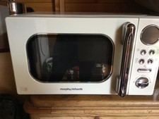 Excellent Condition Morphy Richards 800W Cream Microwave