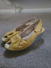 Fly London Yakin Size 5 Wedge