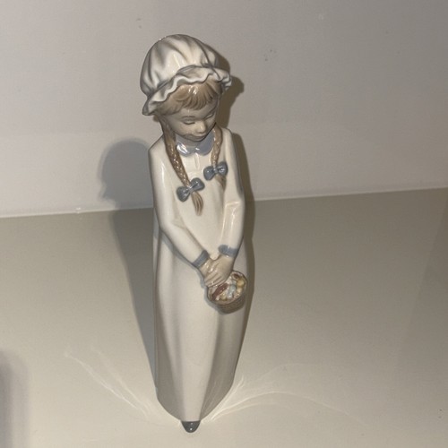 Lladro zaphir figurine girl - figurine,