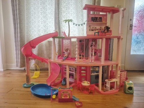 Barbie dream house excellent