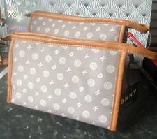 DKNY MAKE UP BAG & WASH BAG X