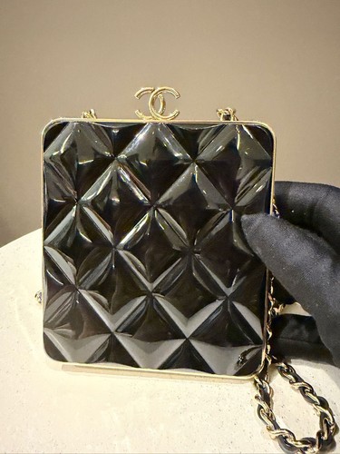 Chanel lambskin plexi quilted - chanel,