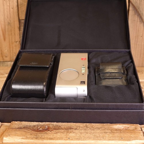 Used leica lux camera with - leica, d-lux