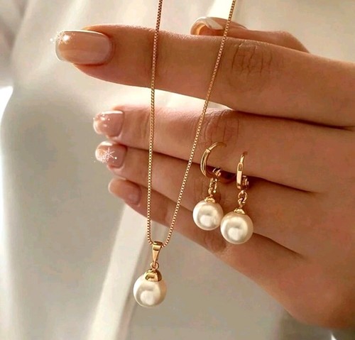 Ladies faux pearl pendant - ladies,