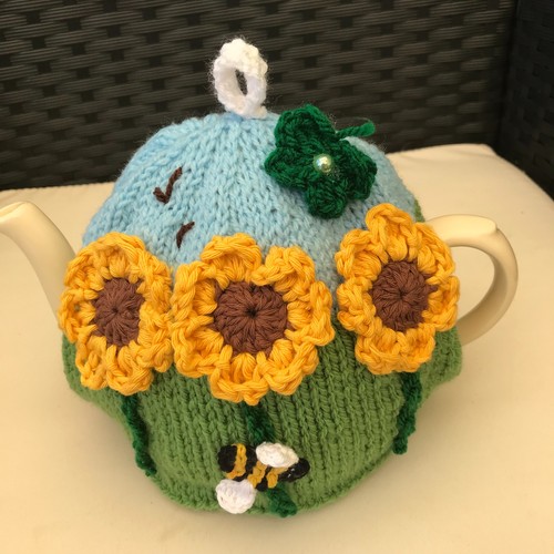 Hand knitted sunflower tea - sunflower,