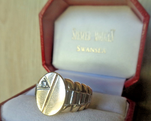 Gents gold diamond ring - ring, 9ct