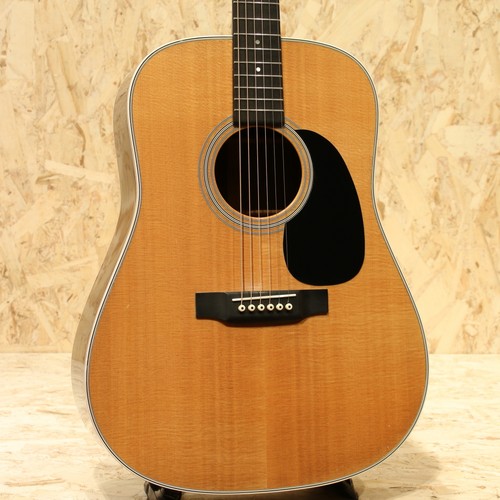 Martin acoustic guitar - d-28,