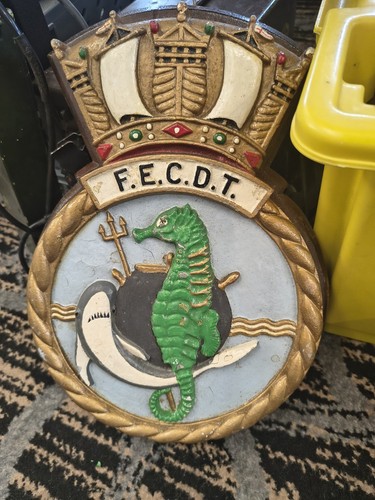 Royal navy crest - royal,