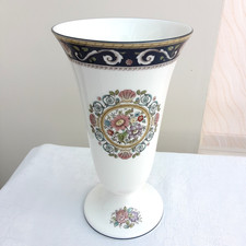 Wedgwood Runnymede 7 inch Vase