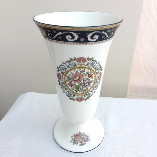 Wedgwood runnymede inch vase - runnymede,