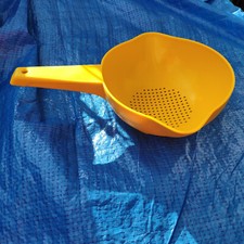 Strainer Pasta Rice Potato Drainer Sieve Bowl Handle Yellow Plastic Pourer Strai