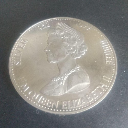 Medal queen elizabeth - elizabeth, ii