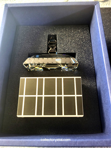 Swarovski black art - black,