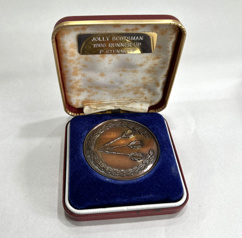1986 darts medal - darts, in