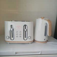 White Wood Effect Kettle and 4