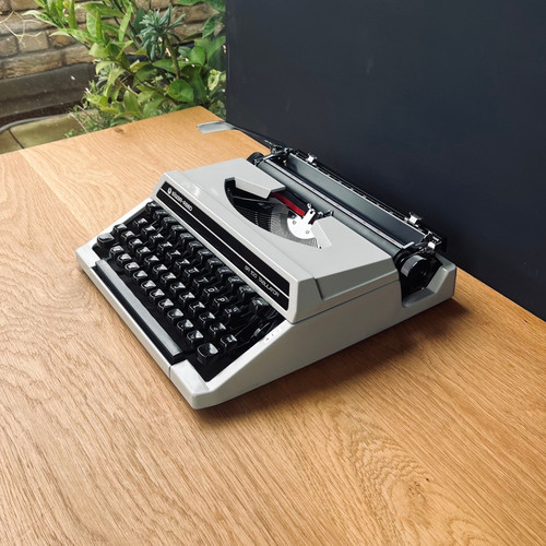 Silver reed 100 typewriter - 100,