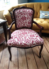 SMALL UPHOLSTERED CARVER OCCASIONAL CHAIR IN GREAT CONDITION