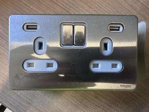 Schneider ultima gang usb - 2,