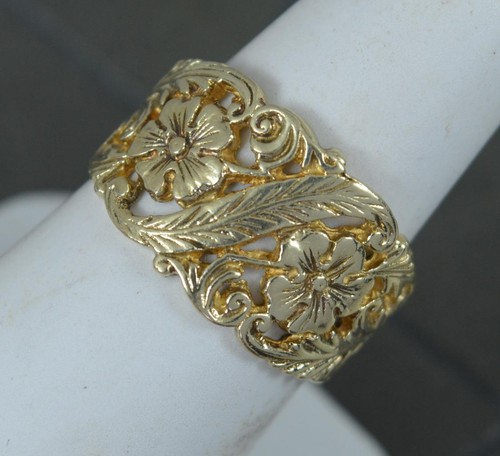 Large heavy 9ct yellow - large,