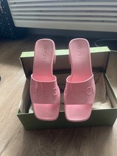 Gucci rubber logo sandals - gucci,