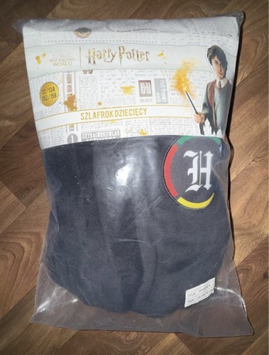 Harry potter hogwarts - harry, hooded