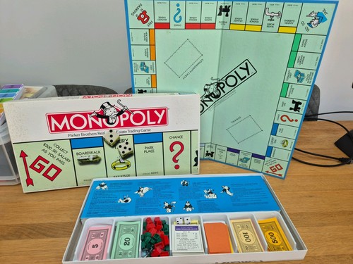 Vintage 1985 monopoly board - monopoly,