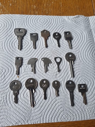 Old vintage keys mixed - 16,