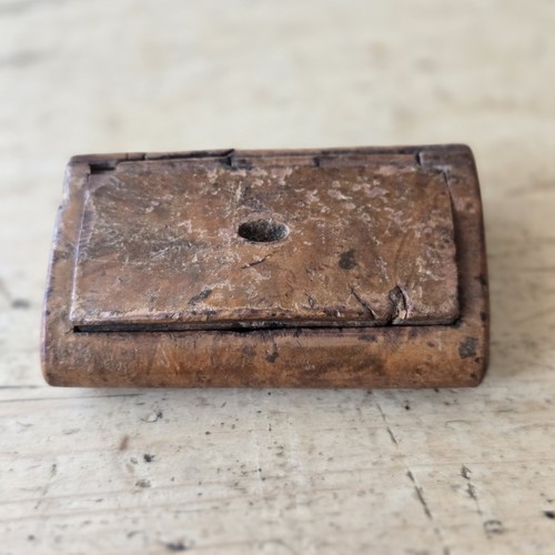 19th hand crafted snuff - hand,