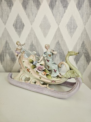 Capodimonte swan sleigh - swan,