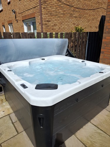 Hot tub jacuzzi - tub, spa